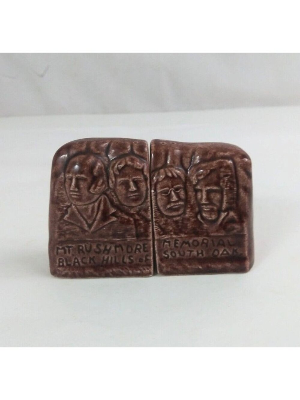 Mt. Rushmore Memorial Black Hills Of South Dakota 2.25" Salt & Pepper Shakers